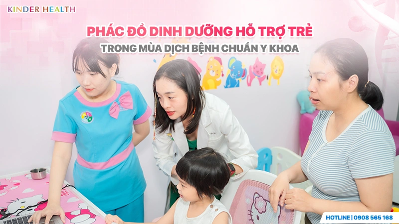 Bác sĩ nhi khoa KinderHealth đang thiết lập phác đồ dinh dưỡng mùa dịch chuẩn y khoa cho em bé
