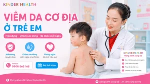Bác sĩ khám viêm da cơ địa cho trẻ em tại phòng khám